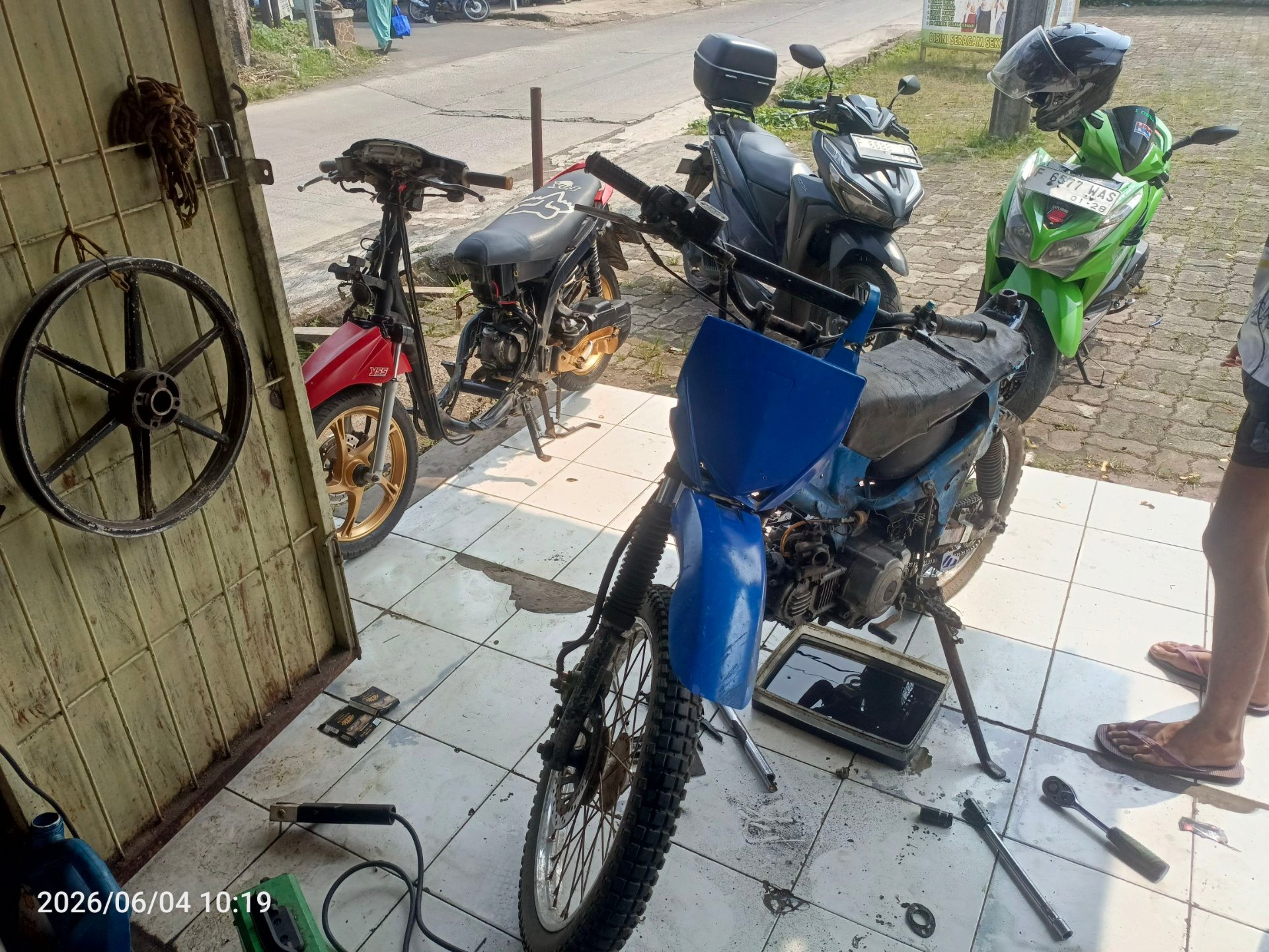 Motor pelanggan matic, bebek dan trail di lokasi 2ND Garage